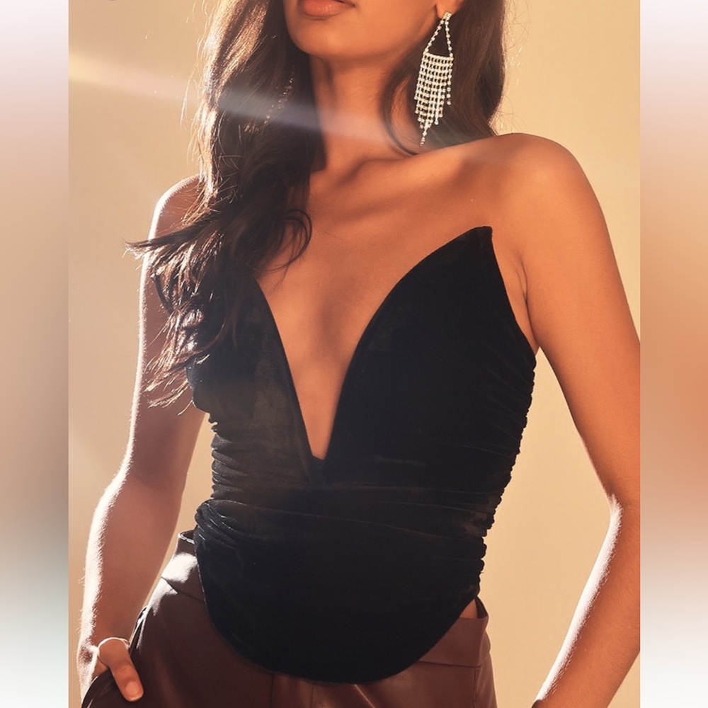 PrettyLittleThing Black Velvet Deep Plunge Corset